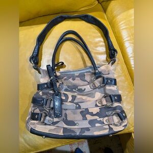 B Makowsky Soft Leather Camo Purse High Fashion Chic No Damage
